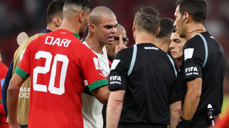 pepe-portugal-speaks-referee-facundo-781999416