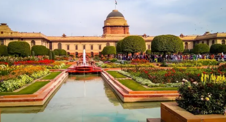 <strong>Historical Moment:  The Mughal Gardens at Rashtrapati Bhavan got New Name “Amrit Udyan”</strong>