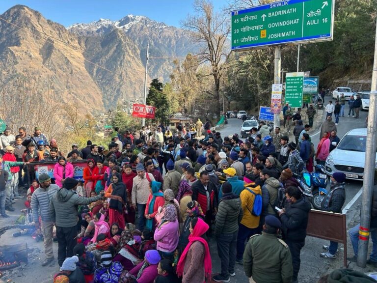 joshimath-sinking-residents-protest-1-16729641314x3