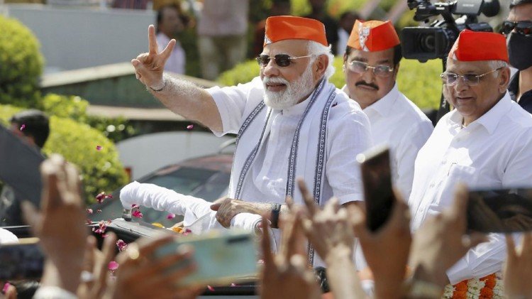 PM Narendra Modi Advises BJP workers to interact with Muslims