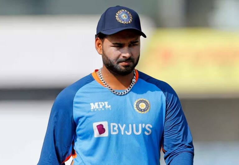 <strong>Rishabh Pant takes a walk in the pool to begin his healing process</strong>