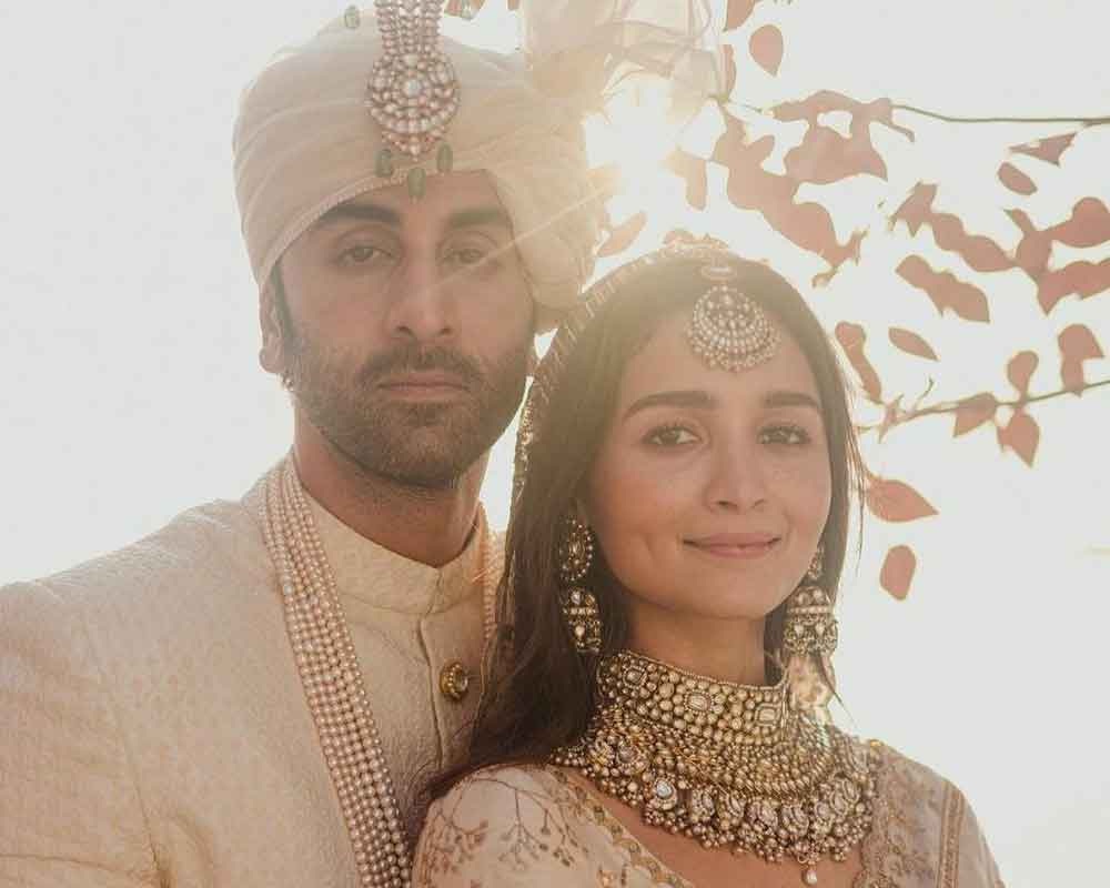 Neetu Kapoor shares a precious wedding photo of Ranbir Kapoor and Alia Bhatt with Rishi Kapoor