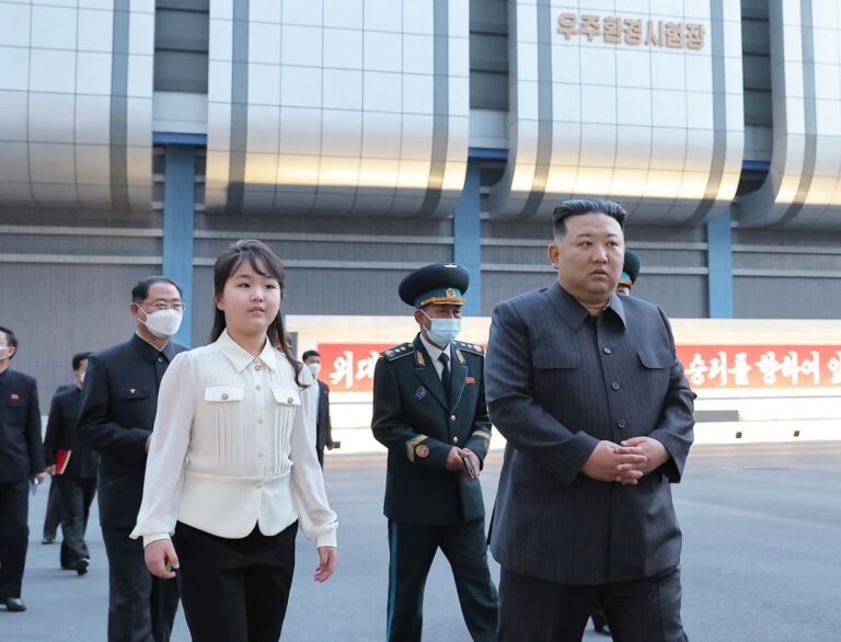 Kim Jong-un orders the launch of the first spy satellite of North Korea