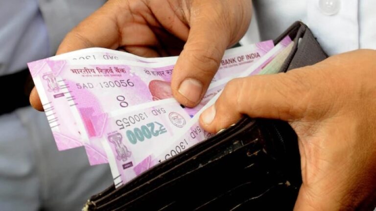 RBI claims that half of the 2,000 notes in circulation have returned in three weeks