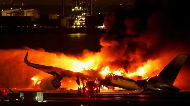 Japan Airlines flight fire-Haneda